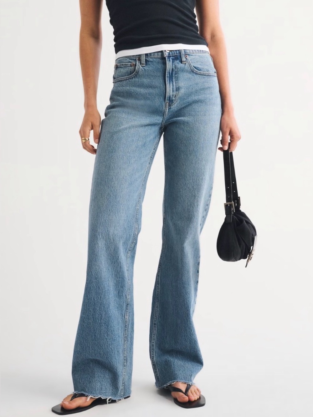 Abercrombie & Fitch The ‘90s Relaxed Jean High Rise Raw Hem Size 31 / 12R